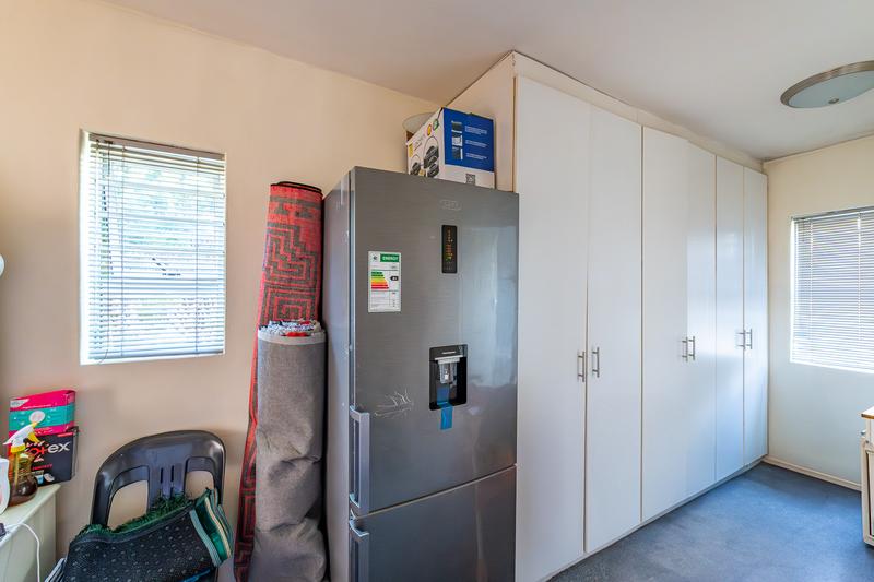 1 Bedroom Property for Sale in Oakglen Western Cape